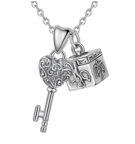 Engraved Birthstones Locket: Love Gift For Mom | Birthstone lockets, Floating  charms locket, Gifts for mom