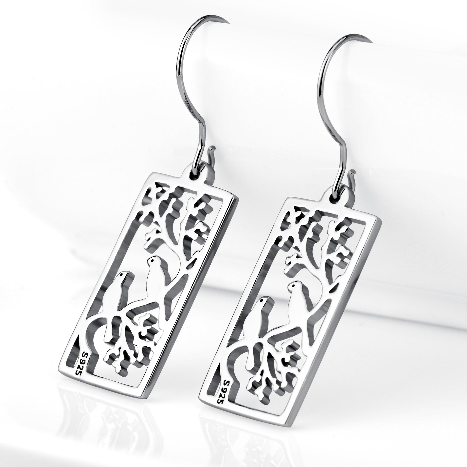 Many birds earring stand on the branches and engrave earrings design